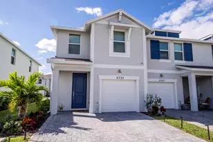 5735 SE Edgewater Cir, Stuart, FL 34997 - Photo 2
