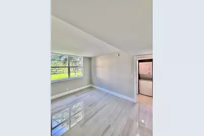 545 Oaks Lane #201, Pompano Beach, FL 33069 - Photo 18