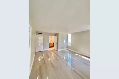 545 Oaks Lane #201, Pompano Beach, FL 33069 - Photo 10