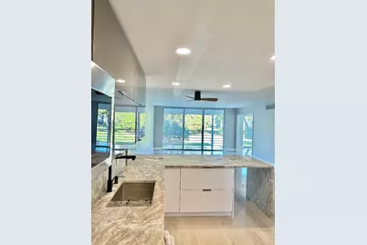 545 Oaks Lane #201, Pompano Beach, FL 33069 - Photo 6