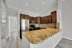704 Freedom Ct, Deerfield Beach, FL 33442 - Photo 4
