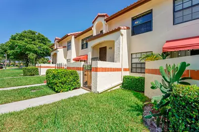 704 Freedom Court, Deerfield Beach, FL 33442 - Photo 2
