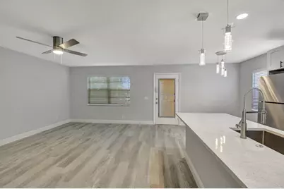 909 S Flanders S, Delray Beach, FL 33484 - Photo 6