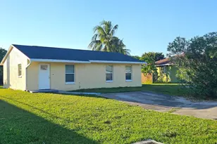 323 Seminole Ct, Pahokee, FL 33476 - Photo 1