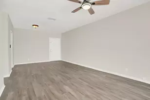 299 SW 7th St, Boca Raton, FL 33432 - Photo 8