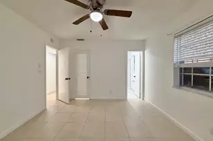 298 SW 6th St, Boca Raton, FL 33432 - Photo 16