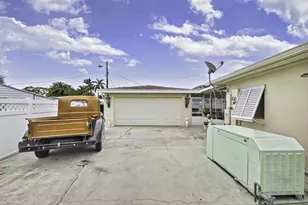 1610 Crest Dr, Lake Worth, FL 33461 - Photo 48