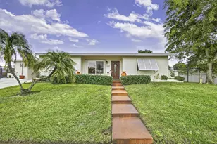 1610 Crest Dr, Lake Worth, FL 33461 - Photo 2