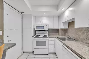 5005 Collins Ave, Miami Beach, FL 33140 - Photo 12