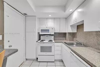 5005 Collins Avenue #616, Miami Beach, FL 33140 - Photo 10