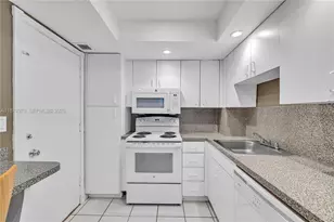 5005 Collins Ave, Miami Beach, FL 33140 - Photo 10