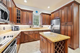 107 Via Poinciana Ln, Boca Raton, FL 33487 - Photo 10