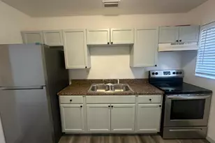 555 W 6th St, Riviera Beach, FL 33404 - Photo 6