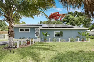 9277 Bloomfield Dr, Palm Beach Gardens, FL 33410 - Photo 2