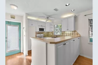 100 Spring Lake Drive #107, Vero Beach, FL 32962 - Photo 2