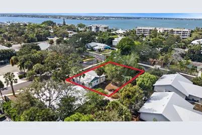 621 NW Australian Street, Stuart, FL 34994 - Photo 2