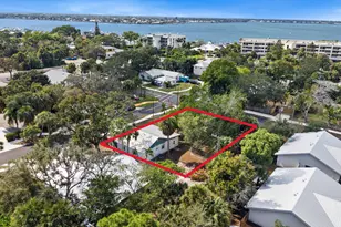 621 NW Australian St, Stuart, FL 34994 - Photo 2