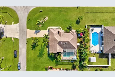 539 SE Nome Drive, Port Saint Lucie, FL 34984 - Photo 2