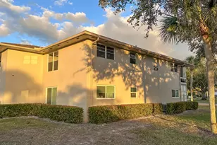 25 Lake Vista Trail, Port Saint Lucie, FL 34952 - Photo 2