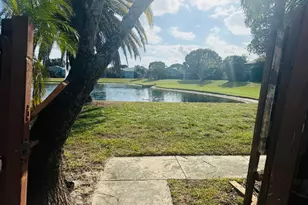 13 Crossings Cir, Boynton Beach, FL 33435 - Photo 2