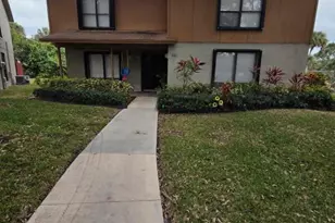 810 Sandtree Dr, Palm Beach Gardens, FL 33403 - Photo 1