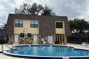 1021 Springdale Cir, Palm Springs, FL 33461 - Photo 28