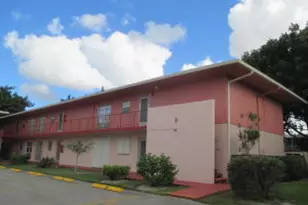 19 Golfs Edge F, West Palm Beach, FL 33417 - Photo 2