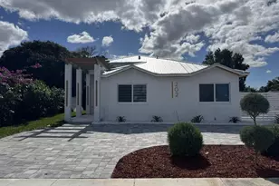 202 SE 4th St, Delray Beach, FL 33483 - Photo 1