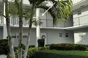 32 Colonial Club Dr, Boynton Beach, FL 33435 - Photo 1