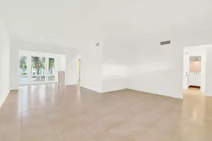 32 Colonial Club Dr, Boynton Beach, FL 33435 - Photo 2