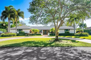 16 SE Turtle Creek Dr, Jupiter, FL 33469 - Photo 2