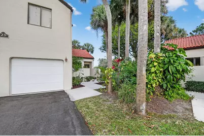 23 Via De Casas Sur #105, Boynton Beach, FL 33426 - Photo 2