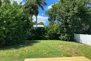 1057 SW Spruce St, Palm City, FL 34990 - Photo 6