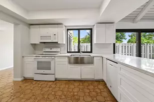 271 NW 15th St, Boca Raton, FL 33432 - Photo 14