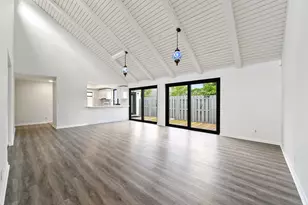 271 NW 15th St, Boca Raton, FL 33432 - Photo 8
