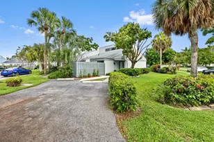 271 NW 15th St, Boca Raton, FL 33432 - Photo 2