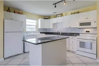 11 Vista Palm Lane #203, Vero Beach, FL 32962 - Photo 2