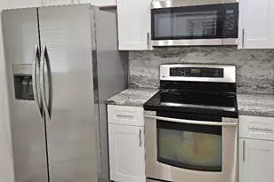 12191 Broadleaf Ct, Wellington, FL 33414 - Photo 4