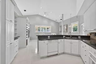 1052 W Shore Dr, West Palm Beach, FL 33406 - Photo 32