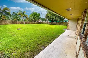 2682 Hinda Rd, West Palm Beach, FL 33403 - Photo 14