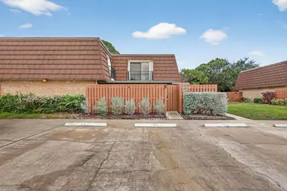 5612 SE Riverboat Drive #104, Stuart, FL 34997 - Photo 2