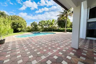 321 SW 159th Dr, Hollywood, FL 33027 - Photo 10