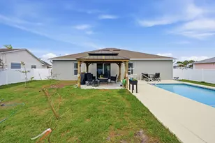 684 SE Crescent Ave, Port Saint Lucie, FL 34984 - Photo 2