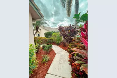 10638 Lake Shore Drive, Wellington, FL 33414 - Photo 8