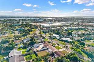 615 Garnett St, Lantana, FL 33462 - Photo 2