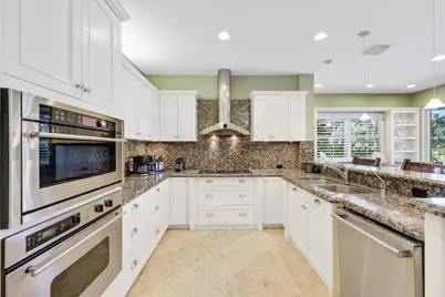 2865 Banyan Boulevard Circle NW, Boca Raton, FL 33431 - Photo 12