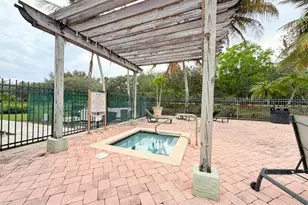 330 Crestwood Circle N, Royal Palm Beach, FL 33411 - Photo 4