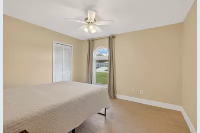 320 NE Surfside Avenue, Port Saint Lucie, FL 34983 - Photo 30