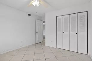 10837 W Clairmont Cir, Tamarac, FL 33321 - Photo 14