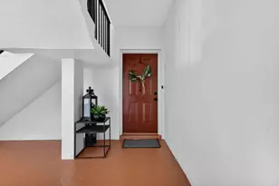 124 Lake Evelyn Dr, West Palm Beach, FL 33411 - Photo 2